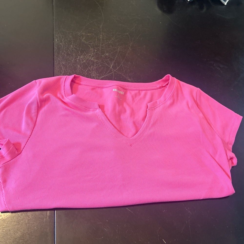 Hollister v pink top
